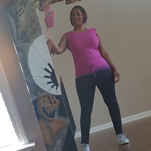 🌺💖Meet Your Posher 🌺💖 - Picture 2 of 8